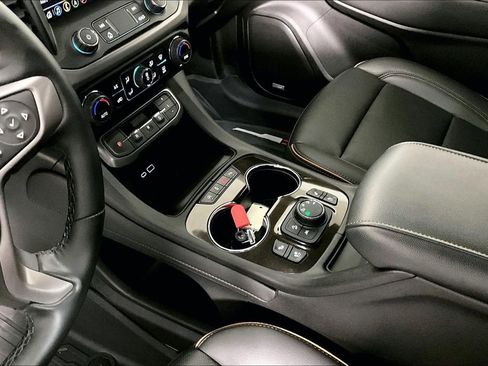 Used 2023 GMC Acadia AT4 w/ Technology Package image 17