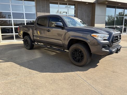 Used 2020 Toyota Tacoma SR w/ SR Convenience Package image 24