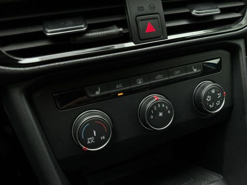 Used 2022 Volkswagen Taos SE w/ Panoramic Sunroof Package AWD/4WD image 66