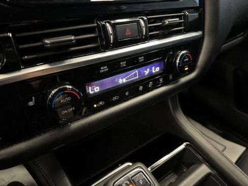 Used 2022 Nissan Pathfinder SV AWD/4WD image 15