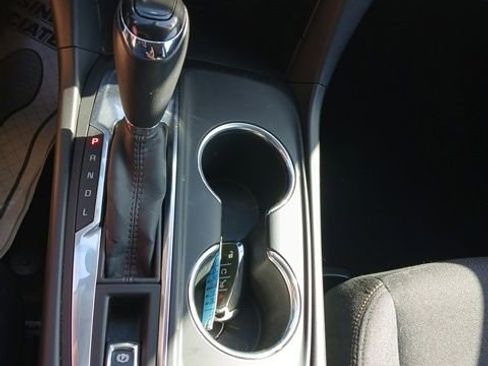 Used 2018 Chevrolet Equinox LT image 15