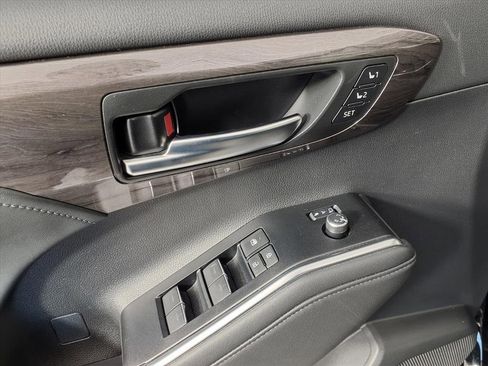 Used 2025 Toyota Highlander Limited image 22