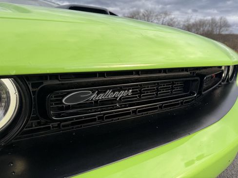 Used 2015 Dodge Challenger R/T image 16