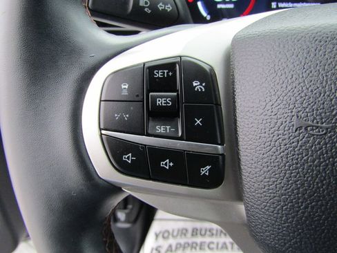 Used 2025 Ford Explorer Active w/ Active Comfort Package image 18