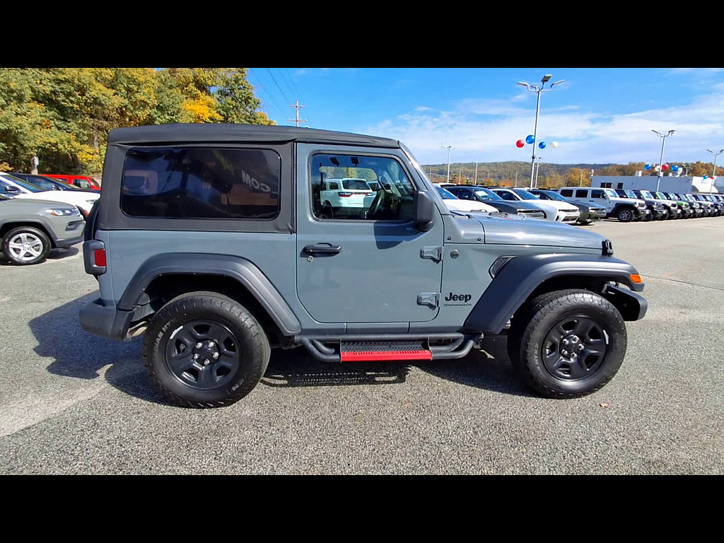 Used 2025 Jeep Wrangler Sport AWD/4WD image 9