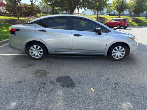 Used 2020 Nissan Versa S FWD image 4