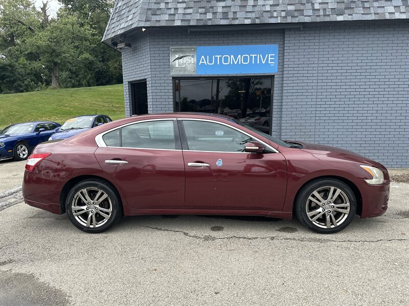 Used 2011 Nissan Maxima 3.5 SV w/ Monitor Pkg FWD image 2