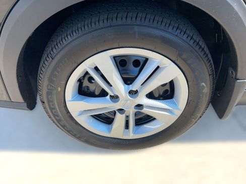 New 2025 Nissan Kicks Play S image 12