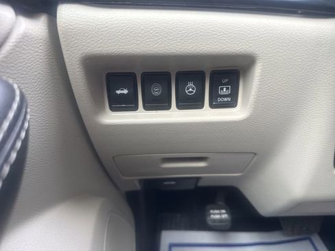 Used 2023 Nissan Maxima Platinum w/ Sport Mat Group FWD image 18