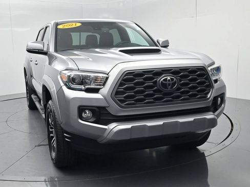Used 2021 Toyota Tacoma TRD Sport AWD/4WD image 2
