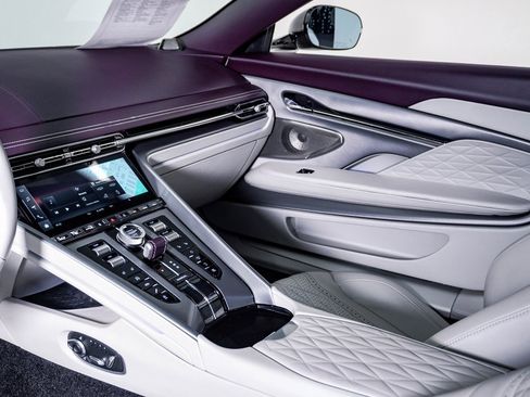 Used 2024 Aston Martin DB12 Coupe image 25