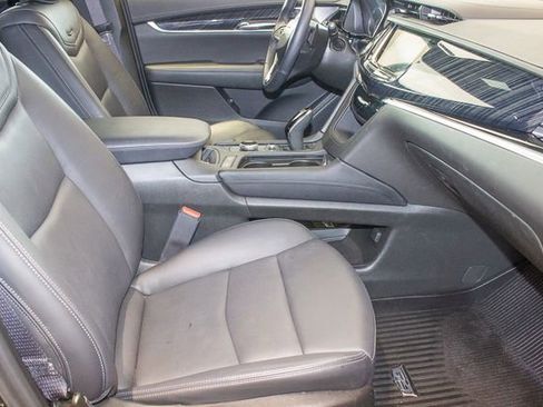 Used 2024 Cadillac XT6 Premium Luxury w/ LPO, Floor Liner Package AWD/4WD image 10