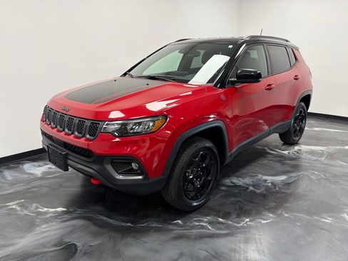 Used 2023 Jeep Compass Trailhawk image 16