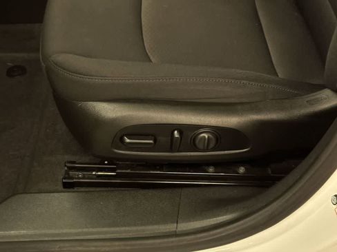 Used 2021 Chevrolet Malibu RS FWD image 23