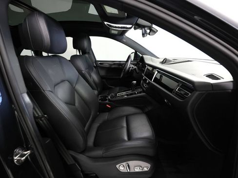 Used 2023 Porsche Macan AWD/4WD image 10
