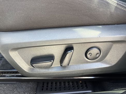 Used 2023 Nissan Rogue SV image 18