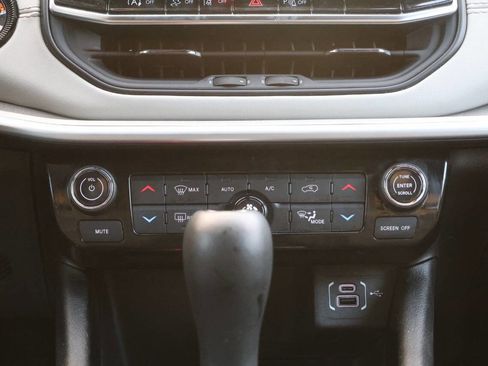 Used 2025 Jeep Compass Limited image 21