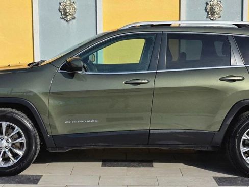 Used 2019 Jeep Cherokee Latitude Plus w/ Comfort/Convenience Group image 6