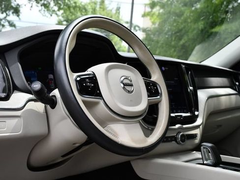 Certified 2024 Volvo XC60 B5 Plus w/ Climate Package AWD/4WD image 10