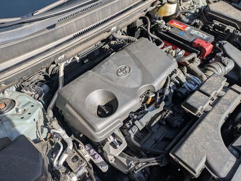 Used 2021 Toyota RAV4 XLE image 13