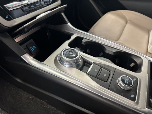 Used 2023 Ford Explorer XLT w/ Equipment Group 202A image 4