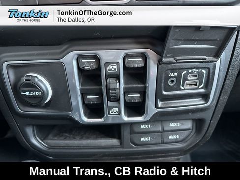 Used 2018 Jeep Wrangler Unlimited Sahara AWD/4WD image 23