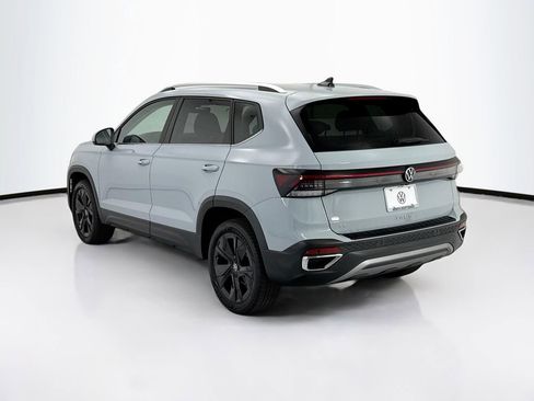 New 2026 Volkswagen Taos SE FWD image 7