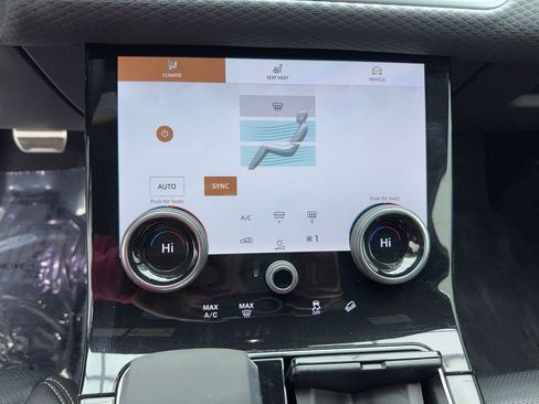 Used 2023 Land Rover Range Rover Velar R-Dynamic S image 31