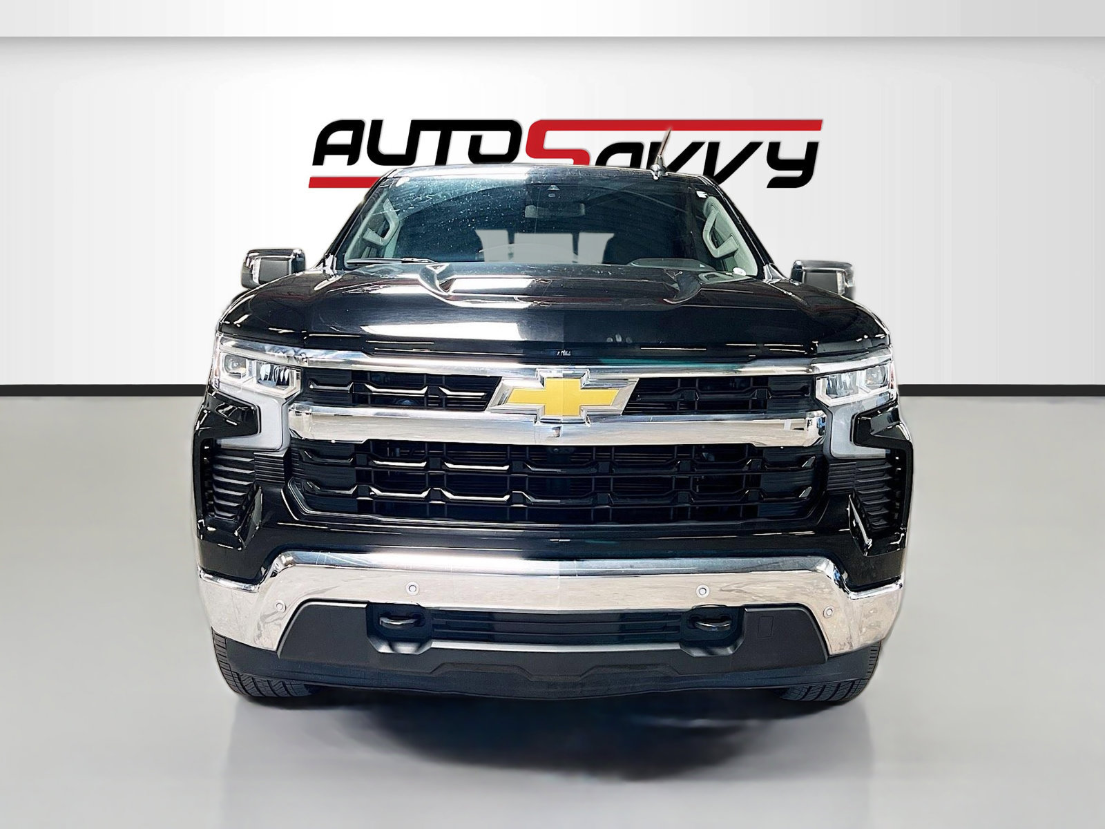 Used 2025 Chevrolet Silverado 1500 LT AWD/4WD image 2