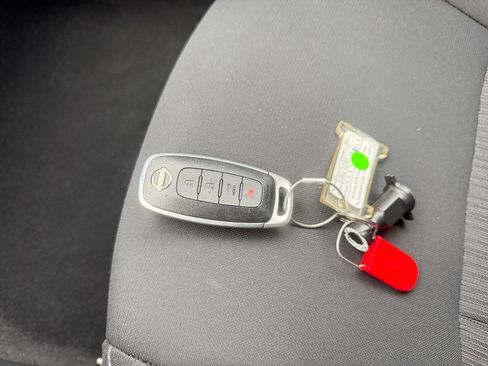 Used 2025 Nissan Sentra SV image 22