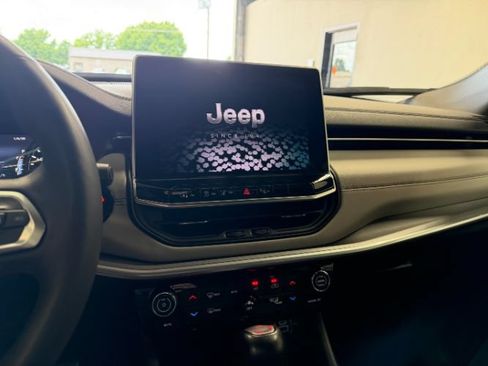 Used 2025 Jeep Compass Limited AWD/4WD image 14