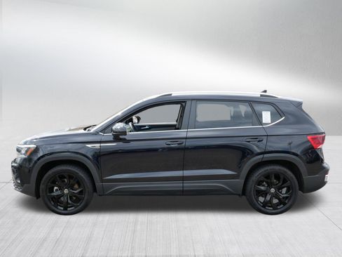 Certified 2023 Volkswagen Taos SE w/ Panoramic Sunroof Package AWD/4WD image 4