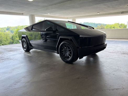 Used 2024 Tesla Cybertruck AWD Crew Cab image 2