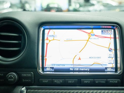 Used 2013 Nissan GT-R Premium image 17