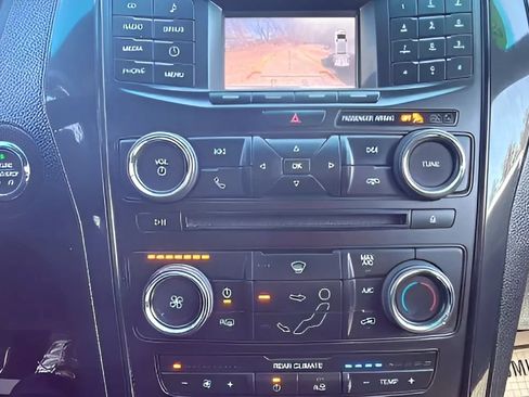 Used 2016 Ford Explorer XLT AWD/4WD image 10