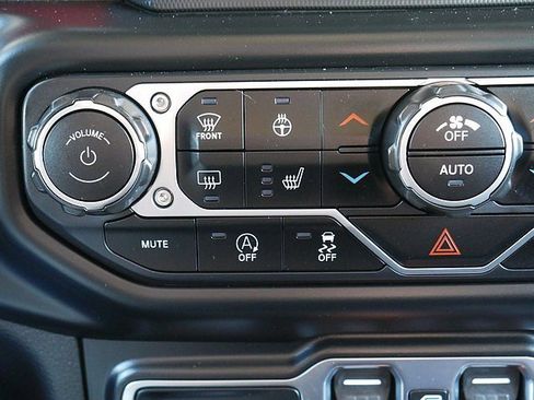 Used 2022 Jeep Gladiator Rubicon w/ Cold Weather Group image 46