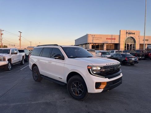 Used 2025 Ford Expedition Tremor image 4