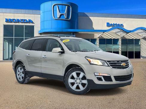 Used 2017 Chevrolet Traverse LT w/ Style and Technology Package image 1