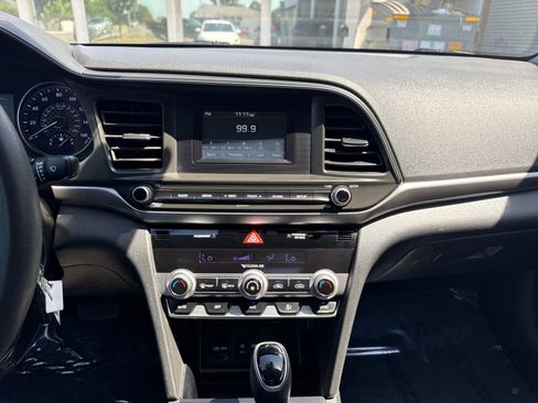 Used 2020 Hyundai Elantra SE w/ Cargo Package (C1) FWD image 18