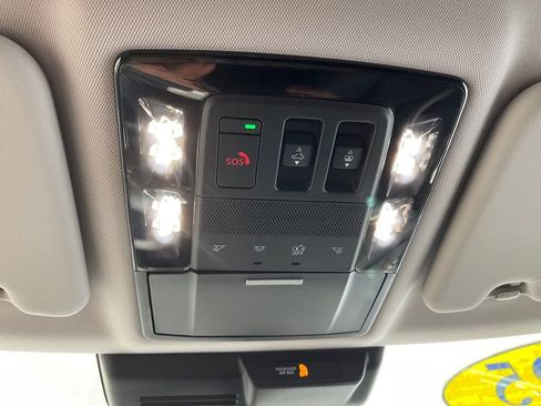 New 2025 Mitsubishi Outlander SE image 8