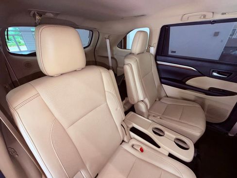 Used 2017 Toyota Highlander Limited FWD image 10