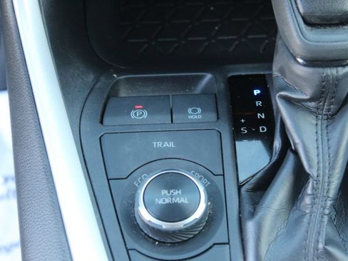 Used 2024 Toyota RAV4 LE AWD/4WD image 19
