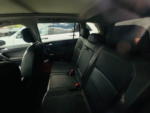 Used 2019 Volkswagen Tiguan SE w/ Panoramic Sunroof Package FWD image 11