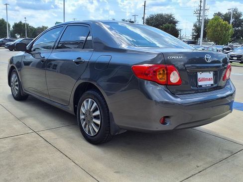 Used 2010 Toyota Corolla LE image 3