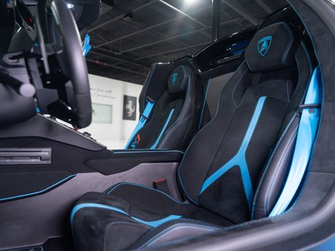 Used 2021 Lamborghini Aventador SVJ image 25