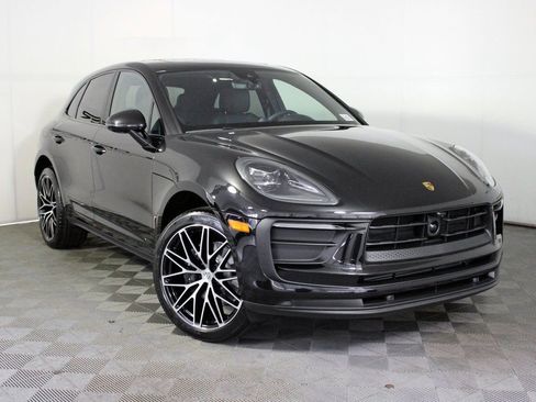Certified 2025 Porsche Macan AWD/4WD image 9