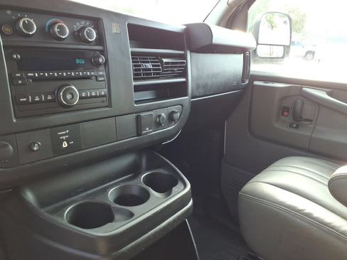 Used 2015 Chevrolet Express 2500 RWD image 19