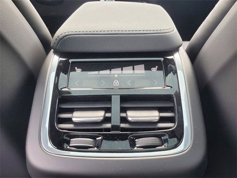 New 2026 Volvo XC60 B5 Ultra w/ Protection Package Premier image 31