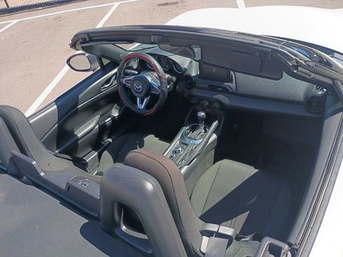 Used 2020 MAZDA MX-5 Miata Sport RWD image 14