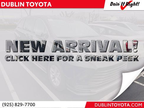 Used 2024 Toyota Sienna LE image 1